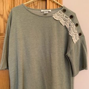 Women’s Top Size Small
